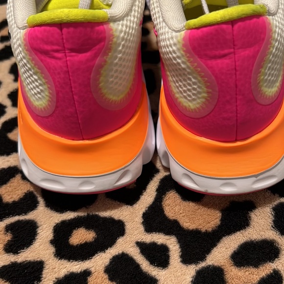 Women’s Nike renew running shoes. Love the colors of the shoe. - Picture 3 of 7